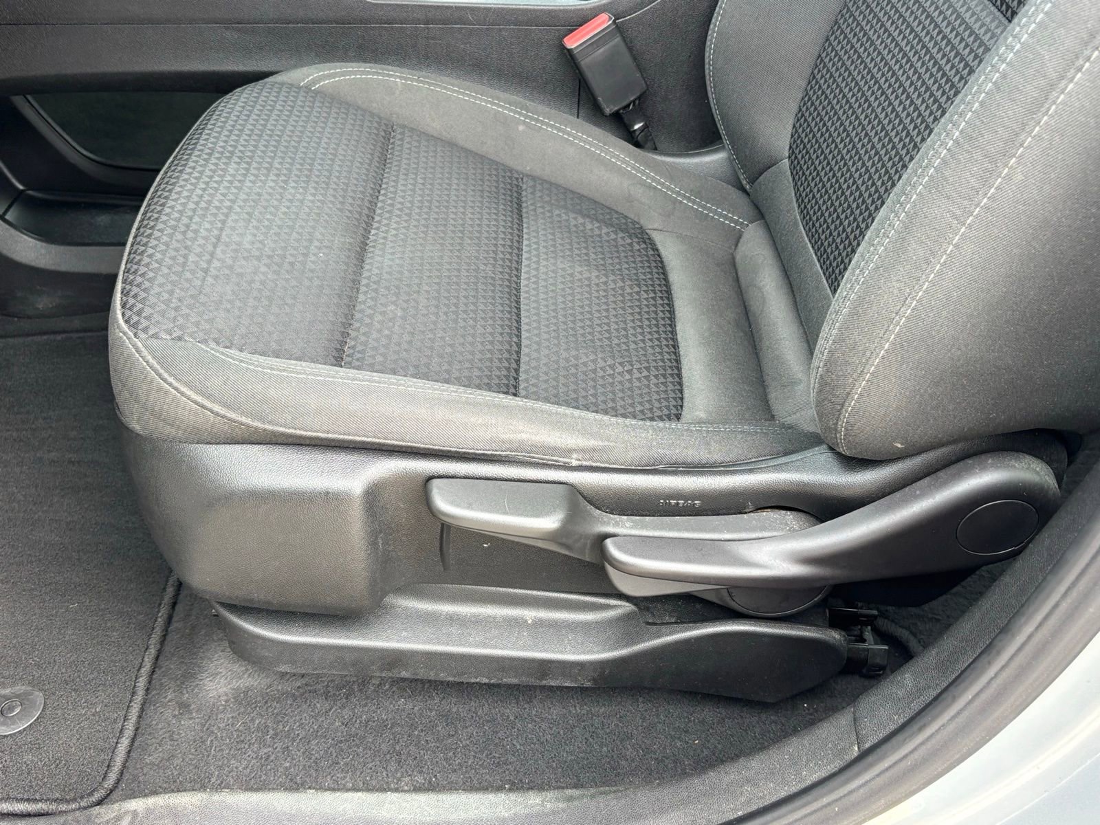 Used 2023 Chevrolet Bolt EUV LT FWD image 19