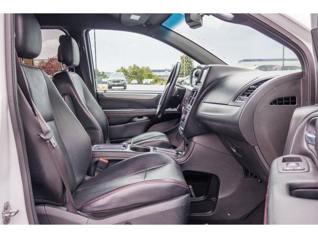 Used 2017 Dodge Grand Caravan GT FWD image 11