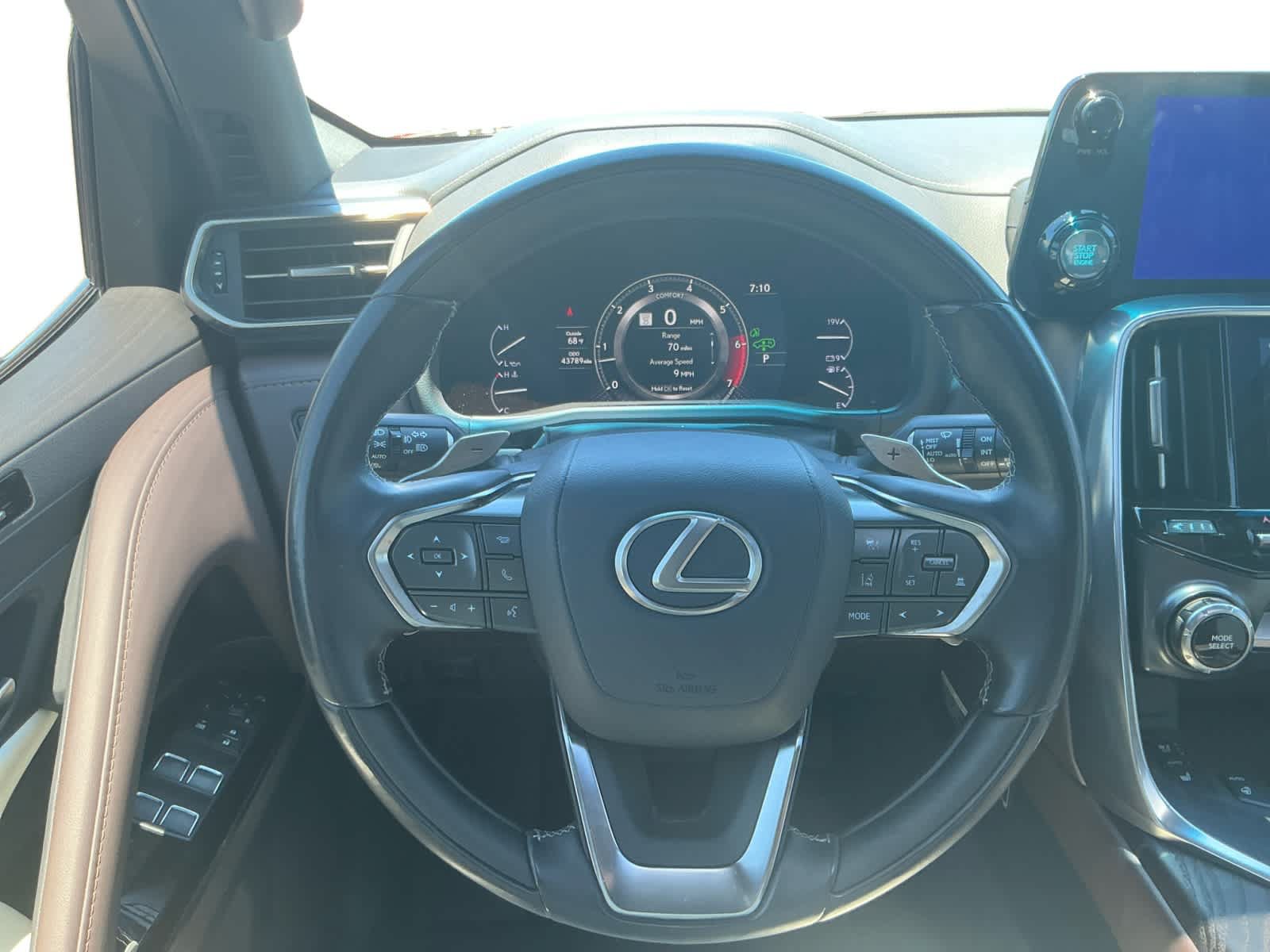 Used 2022 Lexus LX 600 4WD w/ Luxury Package image 12