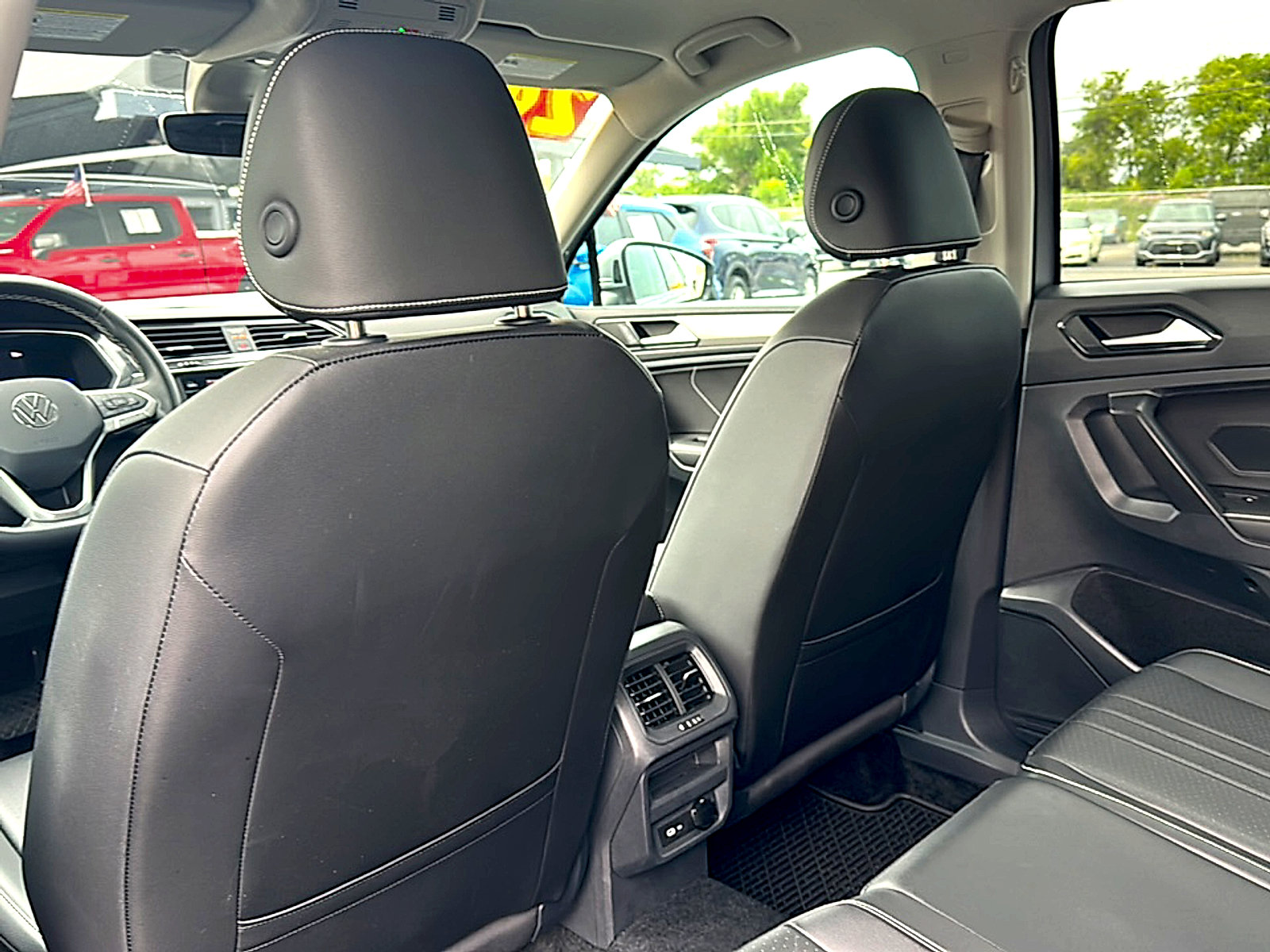 Used 2024 Volkswagen Tiguan SE image 17