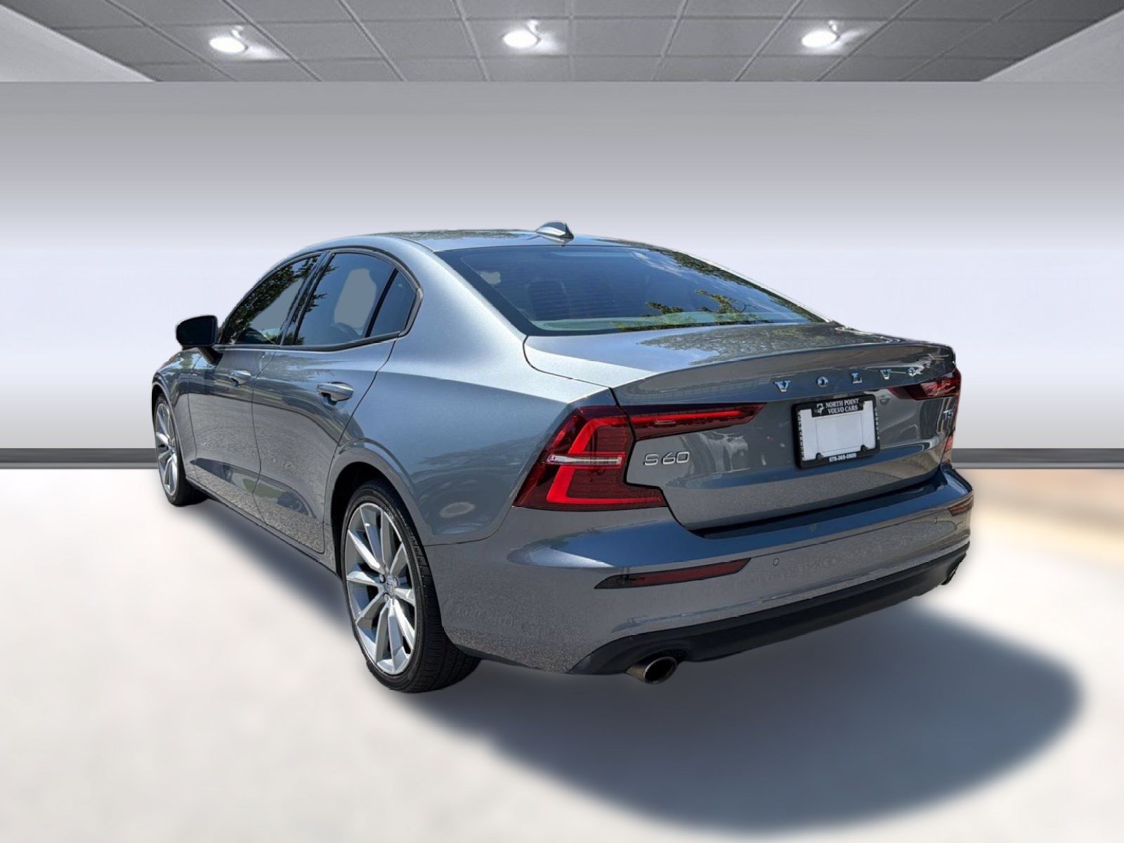 Used 2020 Volvo S60 T5 Momentum FWD image 3