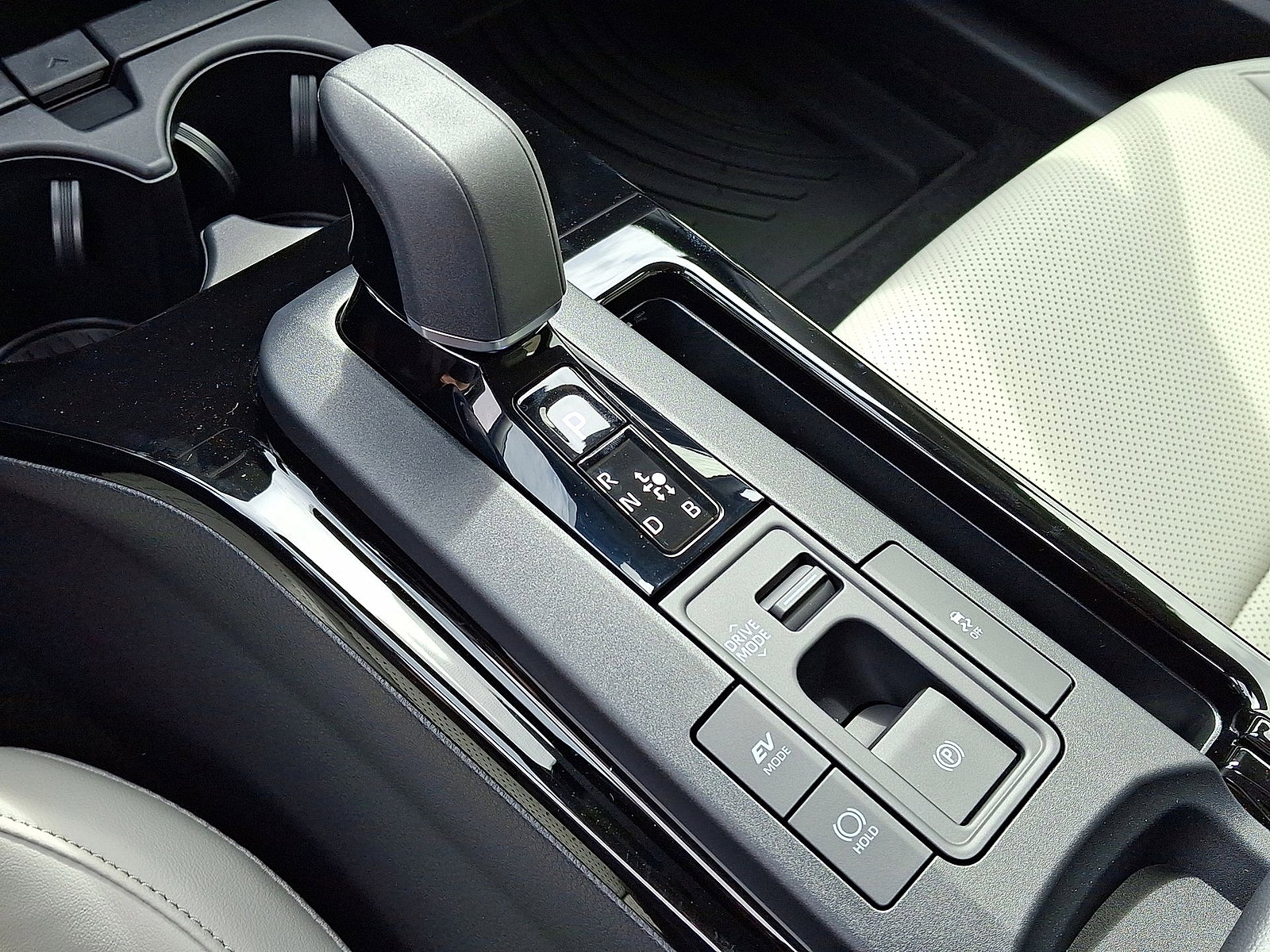 New 2026 Toyota Prius XLE FWD image 15