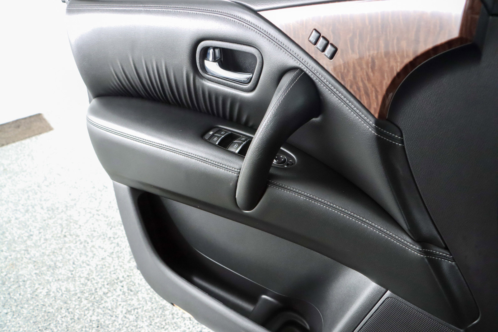 Used 2020 Nissan Armada SL w/ Premium Package image 23