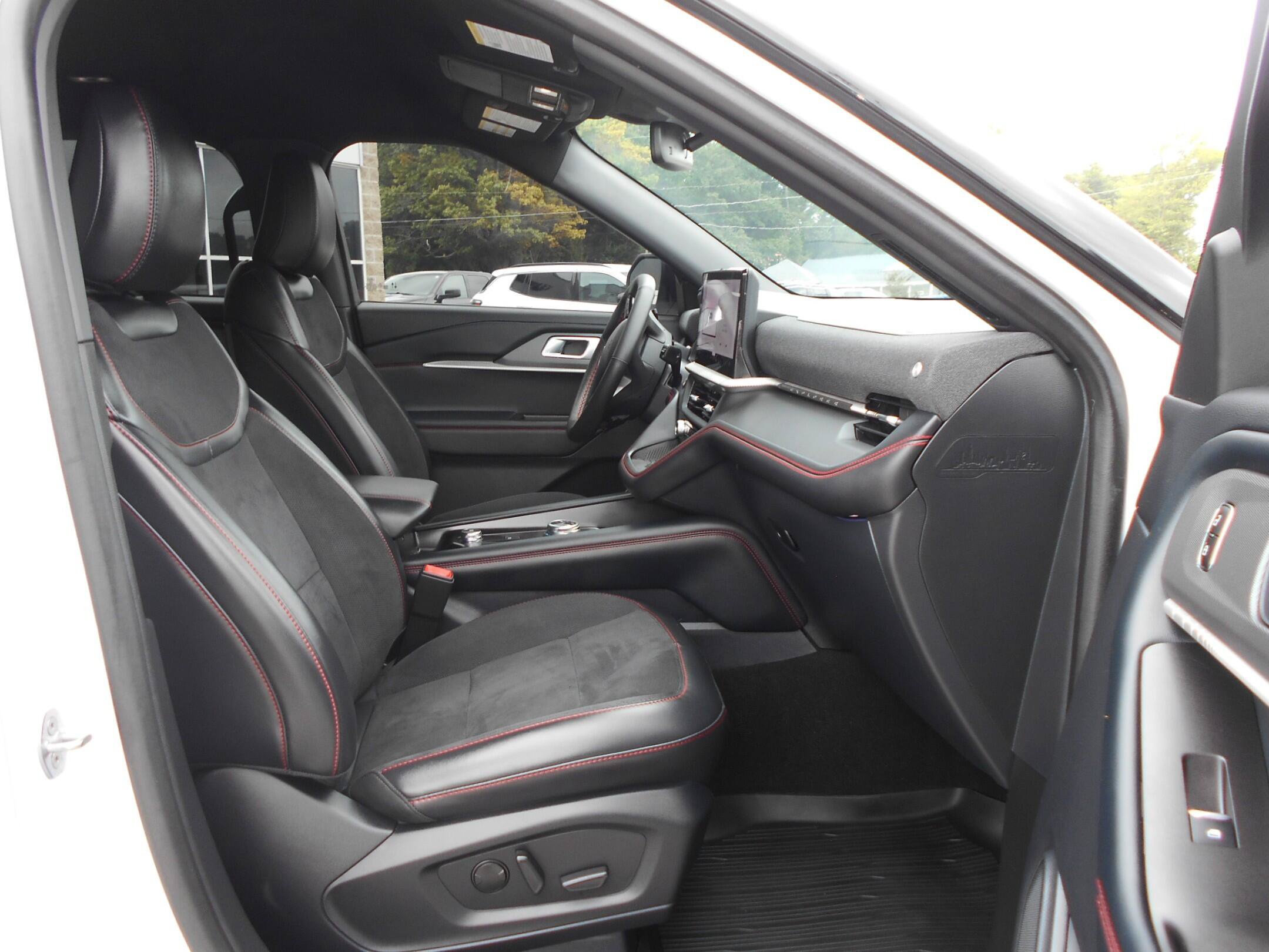 Used 2025 Ford Explorer ST AWD/4WD image 23