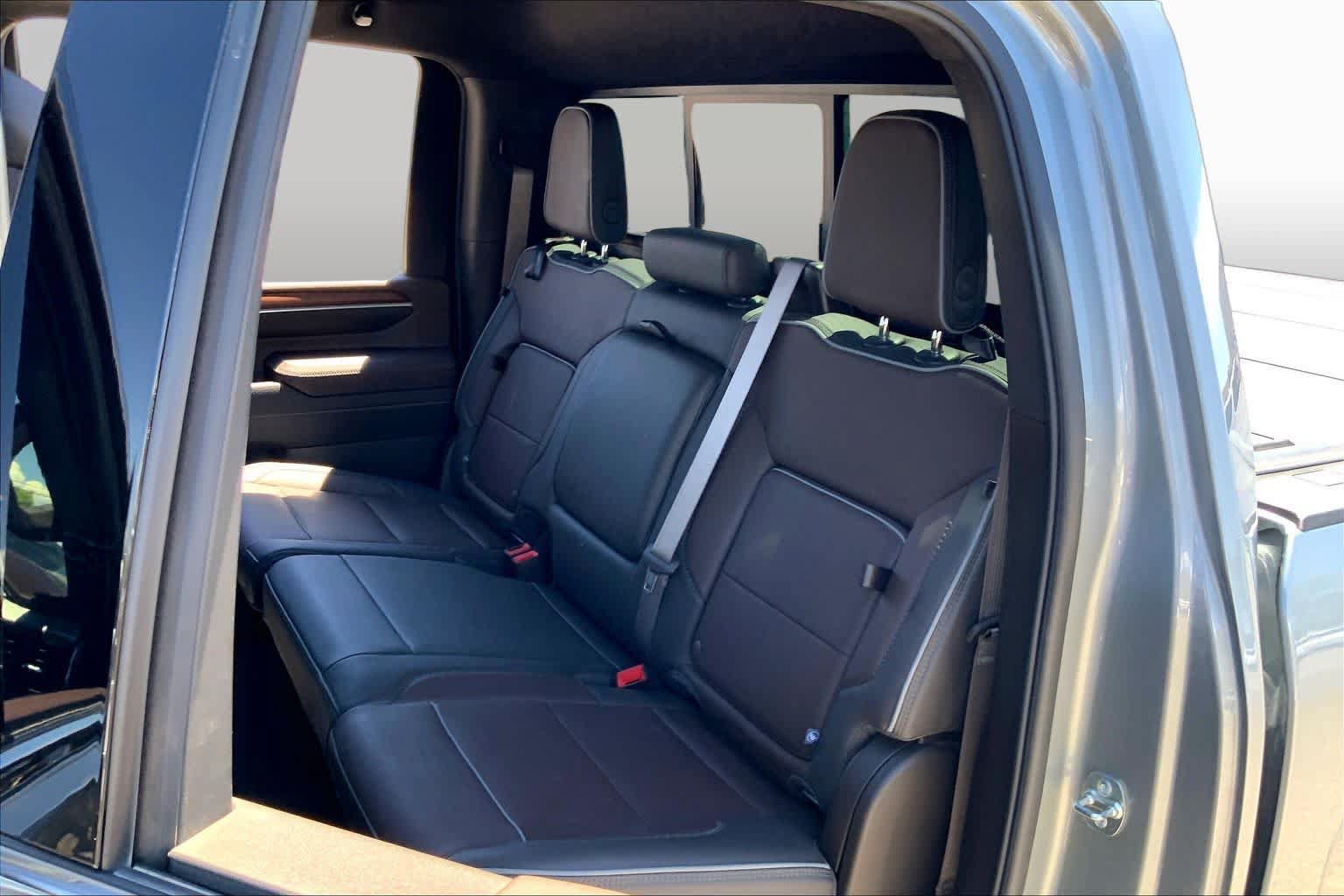 Used 2025 GMC Sierra 2500 Denali w/ Denali Reserve Package AWD/4WD image 20