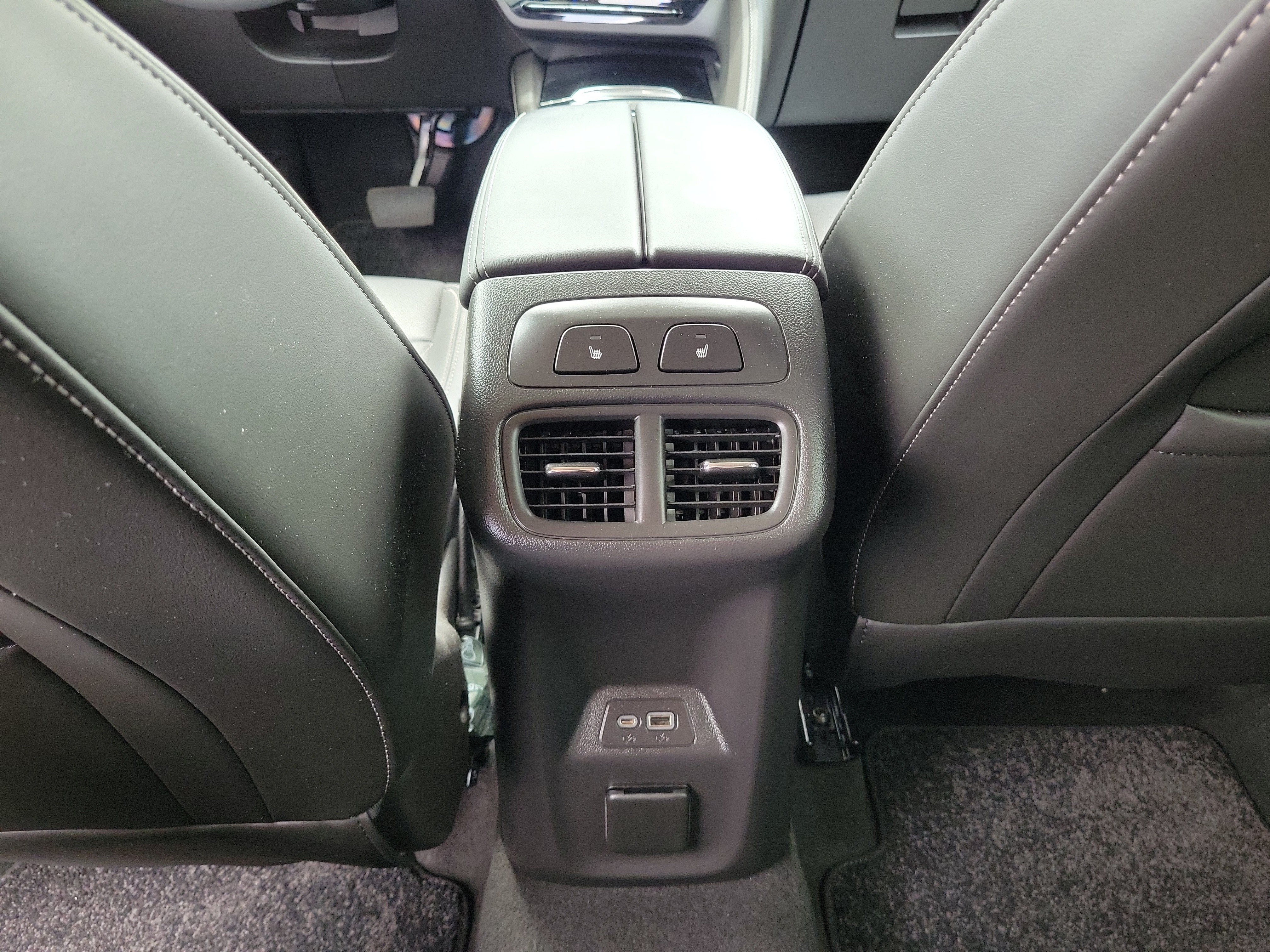 Used 2022 Buick Envision Avenir w/ Technology Package II FWD image 12