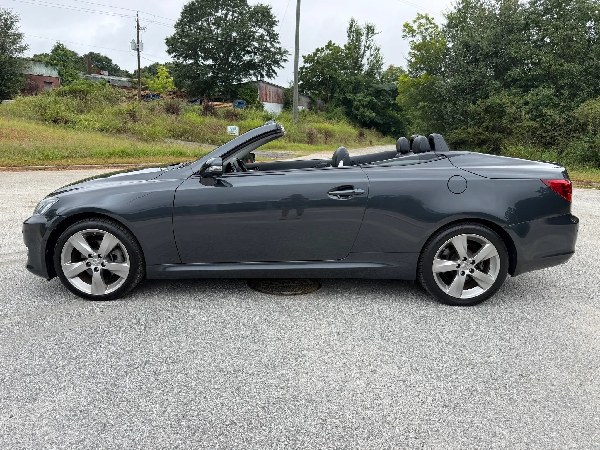 Used 2011 Lexus IS 250C w/ Luxury Pkg RWD image 2