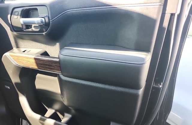 Used 2021 Chevrolet Silverado 1500 High Country w/ Technology Package AWD/4WD image 12