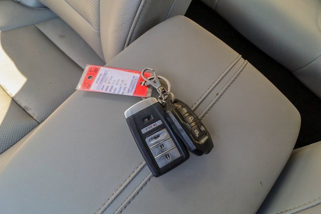 Used 2017 Acura TLX w/ Technology Package image 9