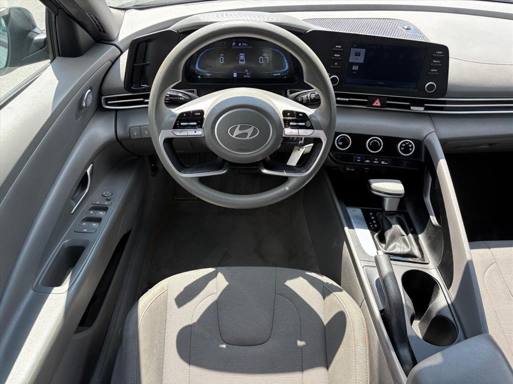 Used 2024 Hyundai Elantra SE FWD image 17