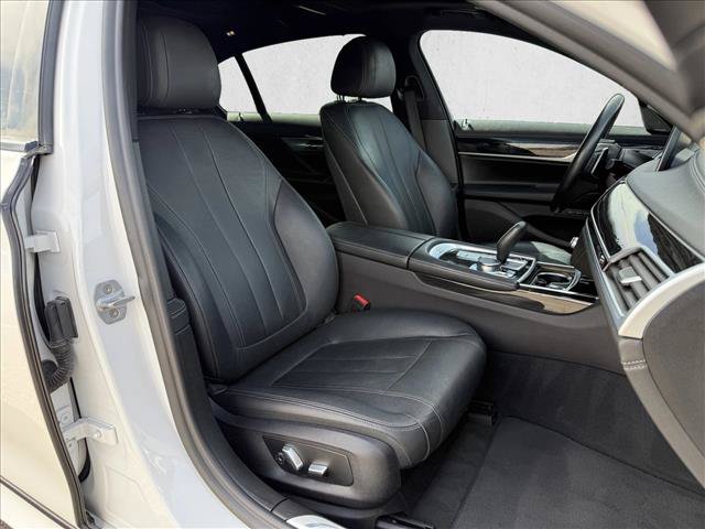 Used 2019 BMW 740i w/ M Sport Package RWD image 13