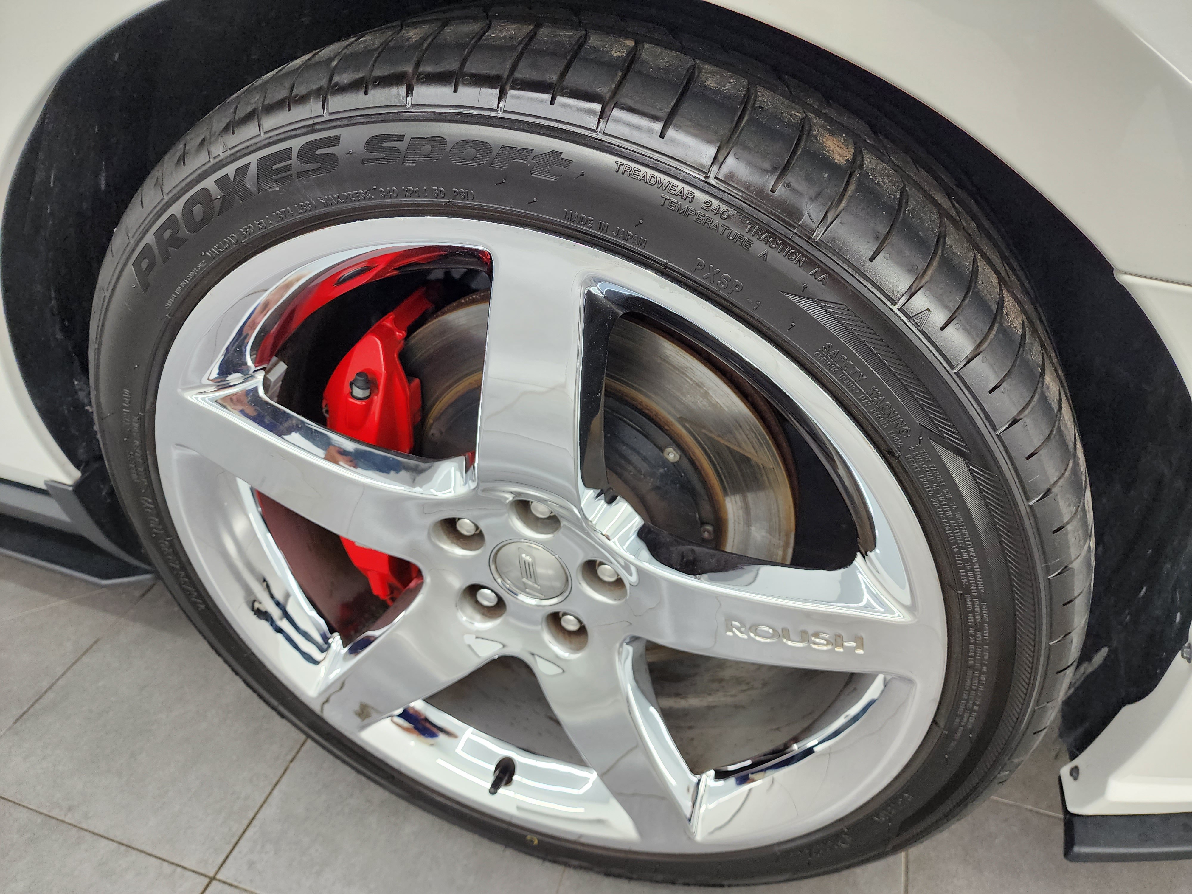 Used 2012 Ford Mustang GT Premium w/ HID Headlamps & Security Pkg RWD image 3