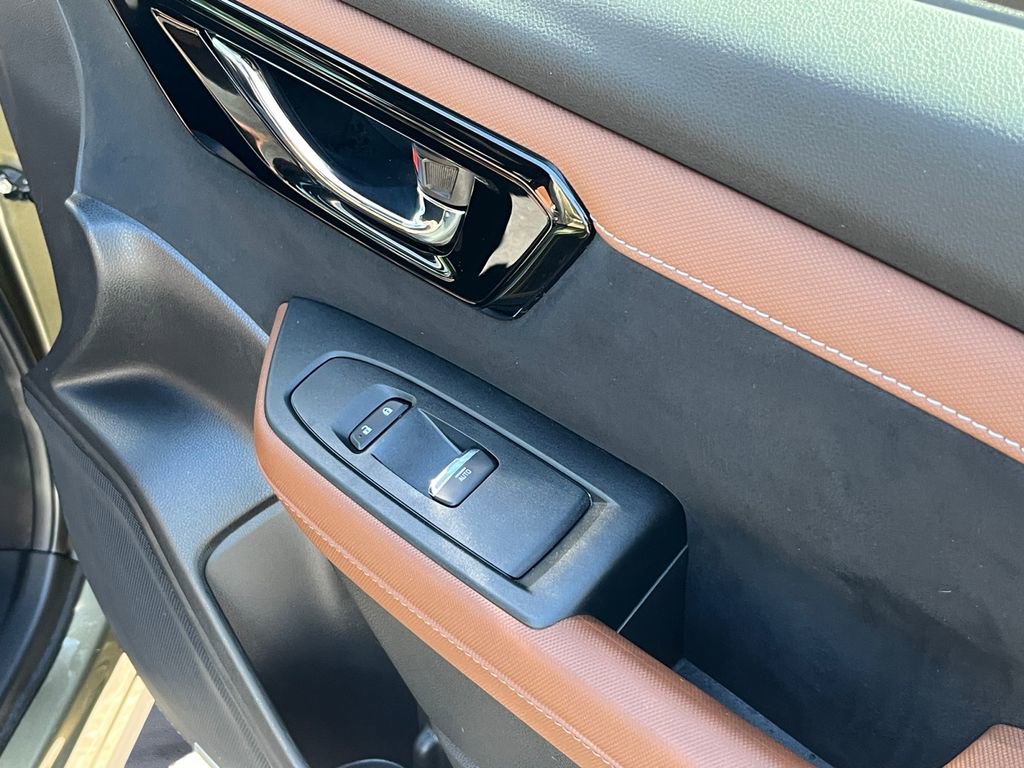 Used 2025 Subaru Forester Touring w/ Touring Package image 15