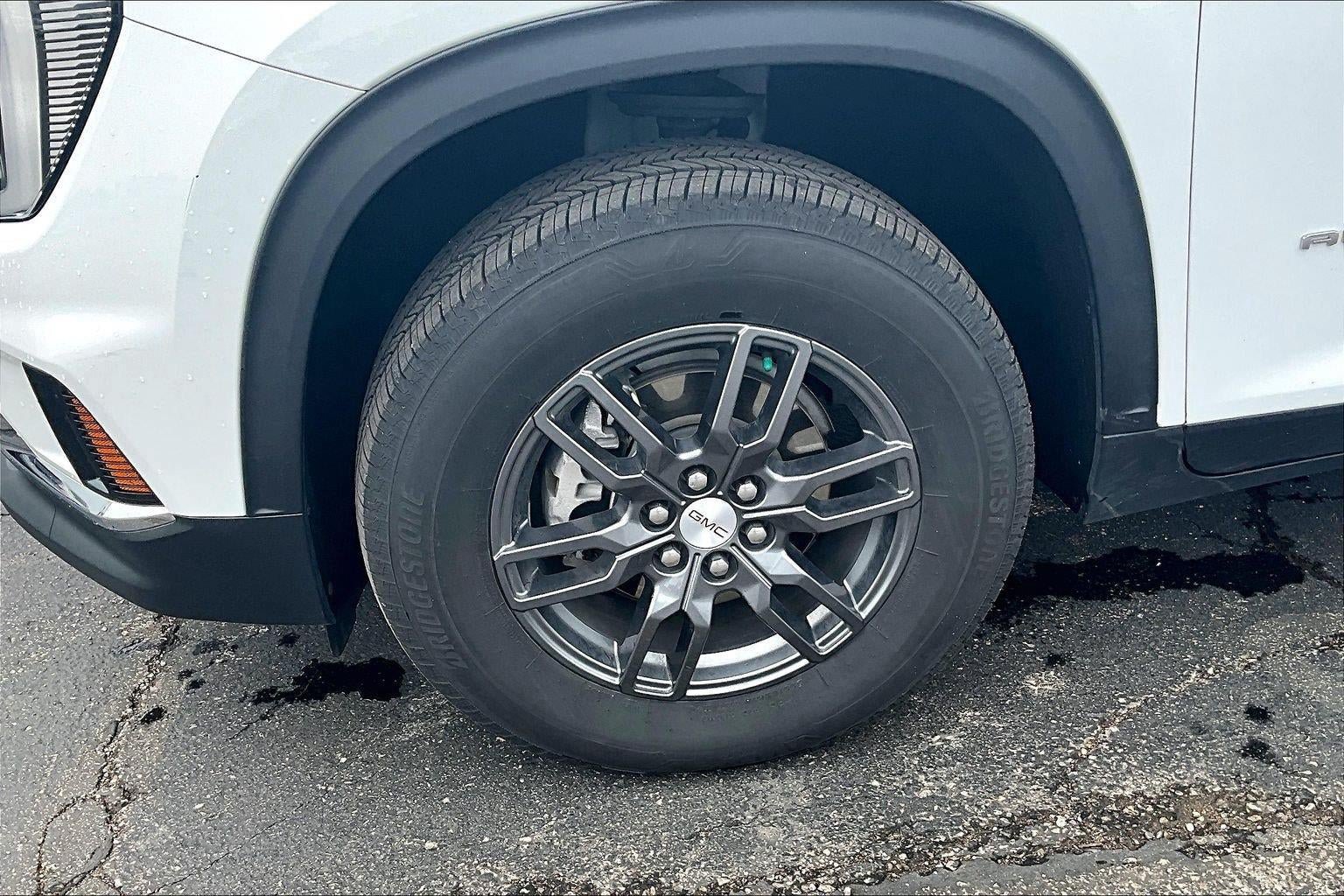 Used 2025 GMC Acadia Elevation FWD image 9