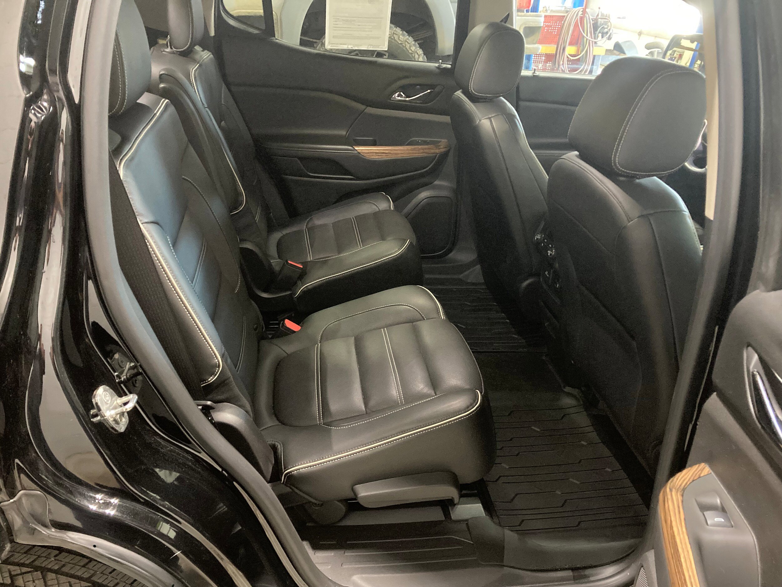 Used 2017 GMC Acadia Denali AWD/4WD image 7