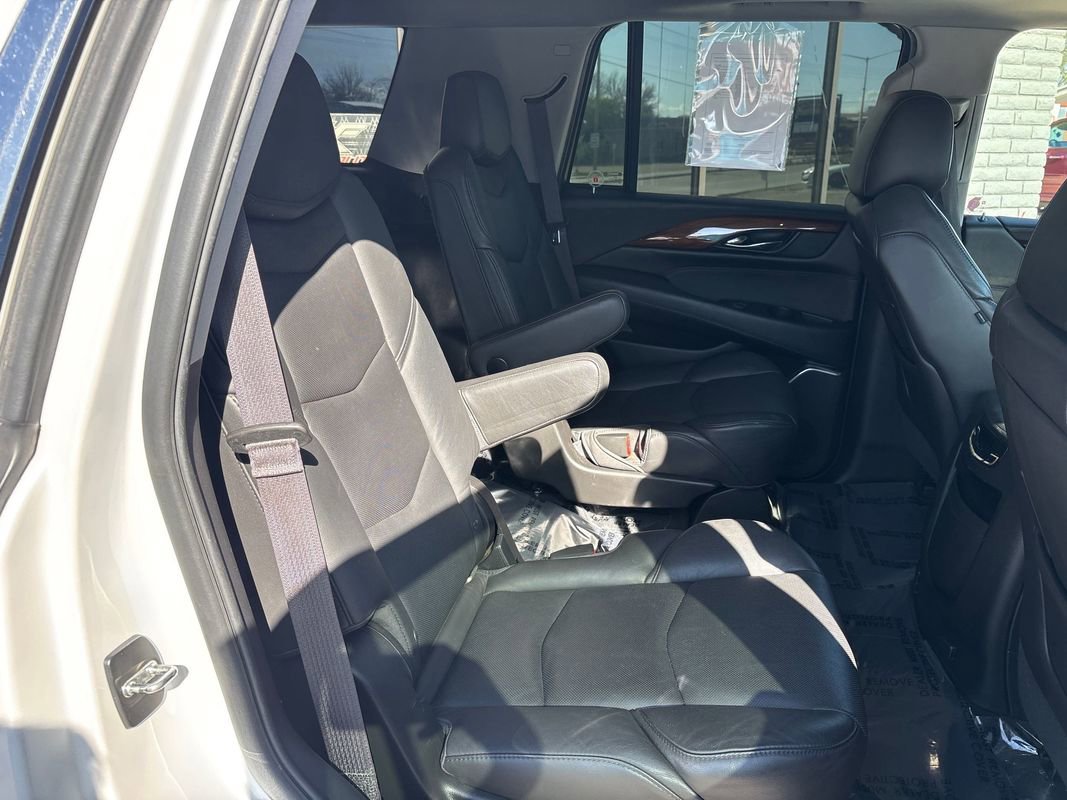 Used 2016 Cadillac Escalade Luxury AWD/4WD image 19