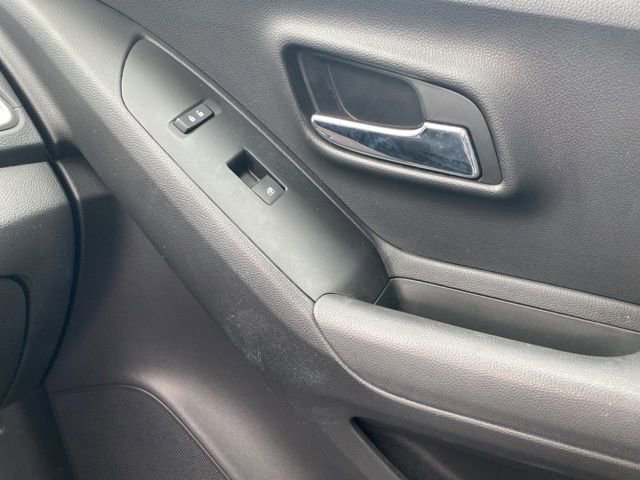 Used 2020 Chevrolet Trax LT w/ LT Convenience Package image 28