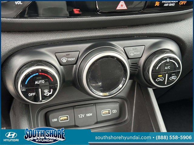 Certified 2022 Hyundai Venue SEL image 29