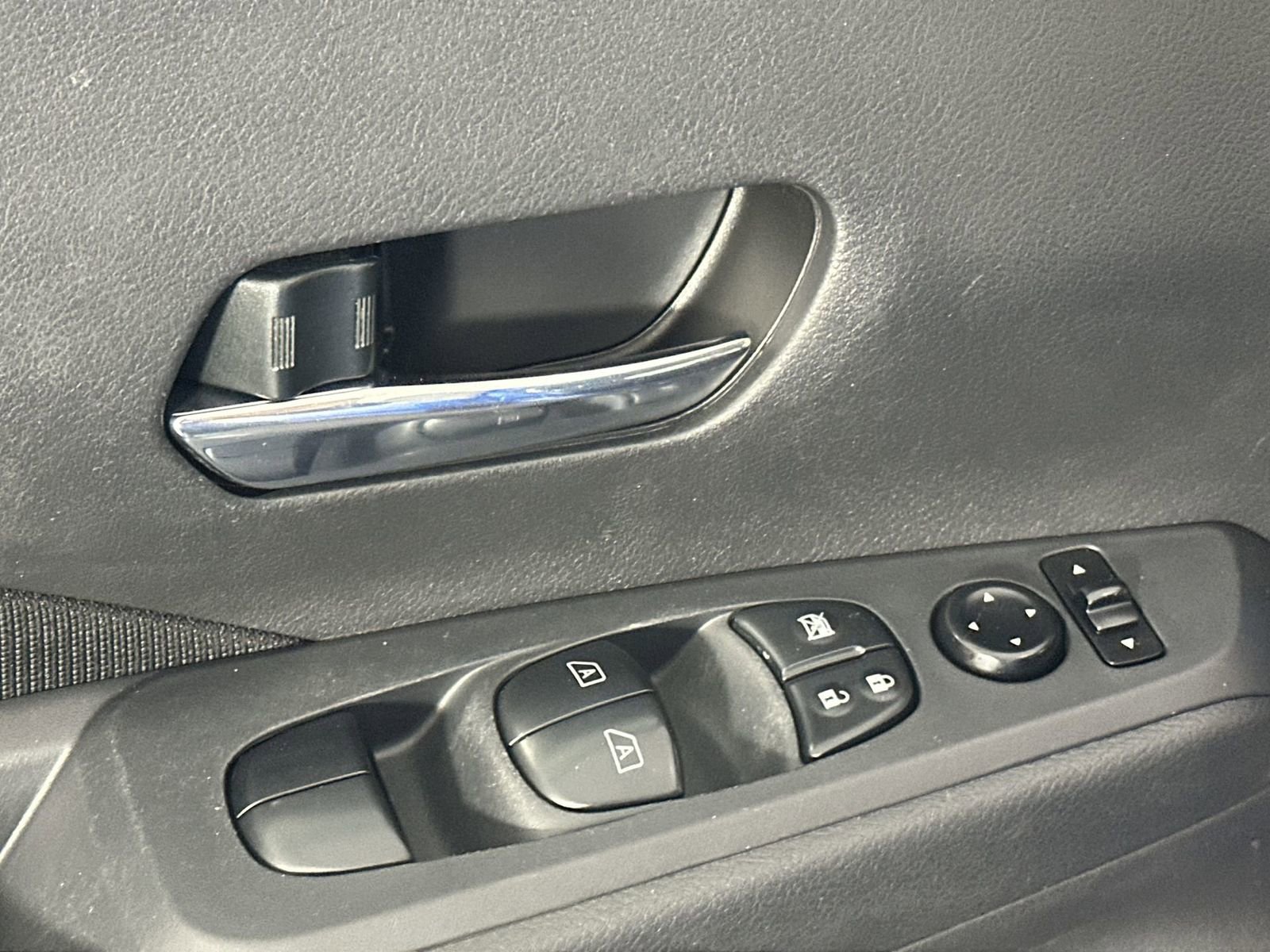 Certified 2021 Nissan Kicks SV image 13