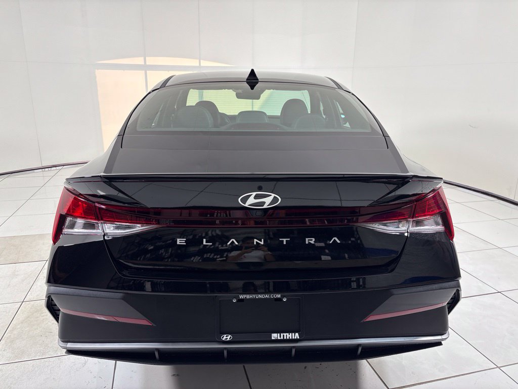 New 2026 Hyundai Elantra SEL Sport FWD image 4