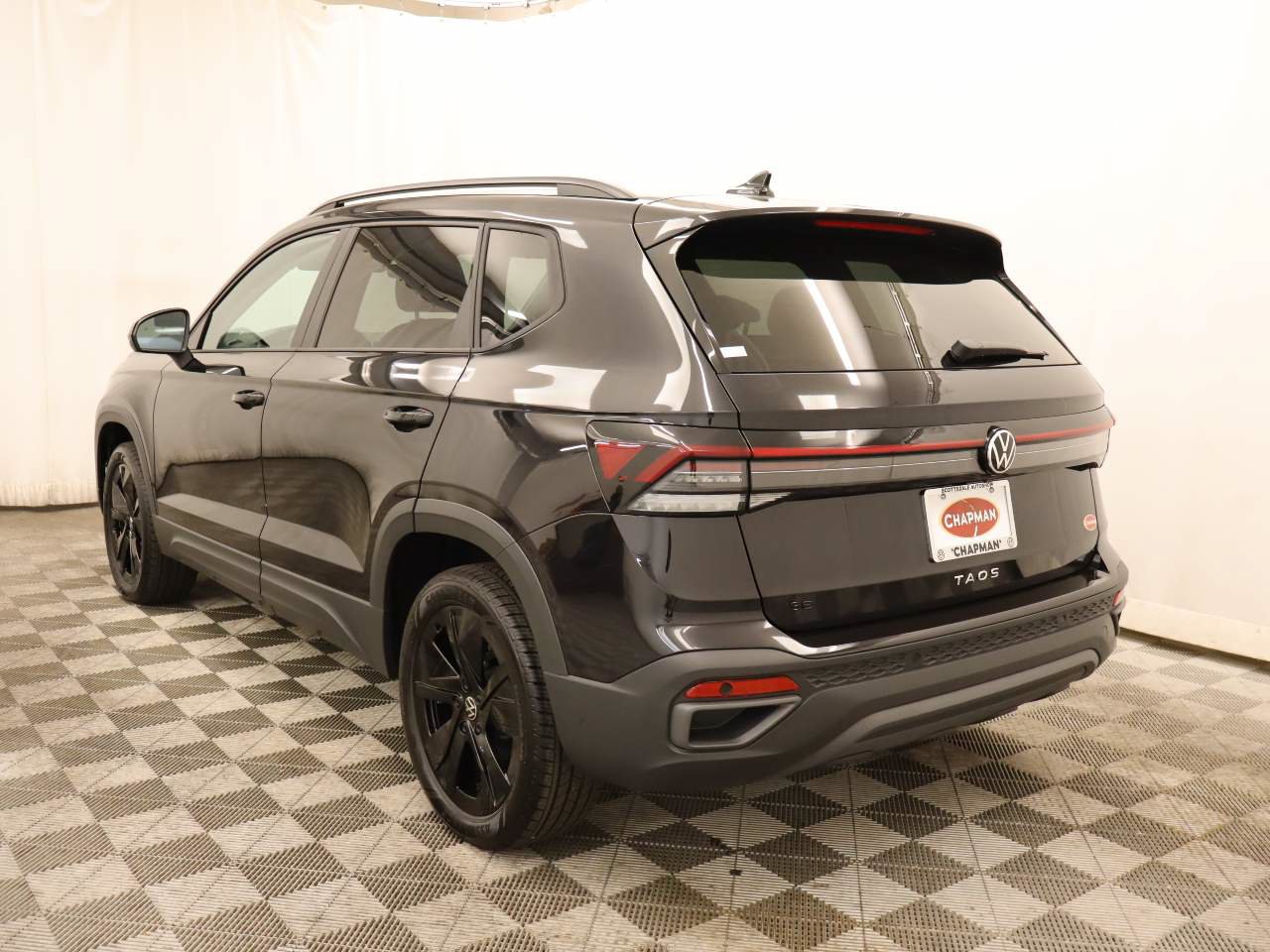 New 2026 Volkswagen Taos SE FWD image 3