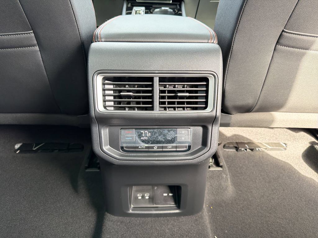 New 2026 Volkswagen Atlas Peak Edition AWD/4WD image 25