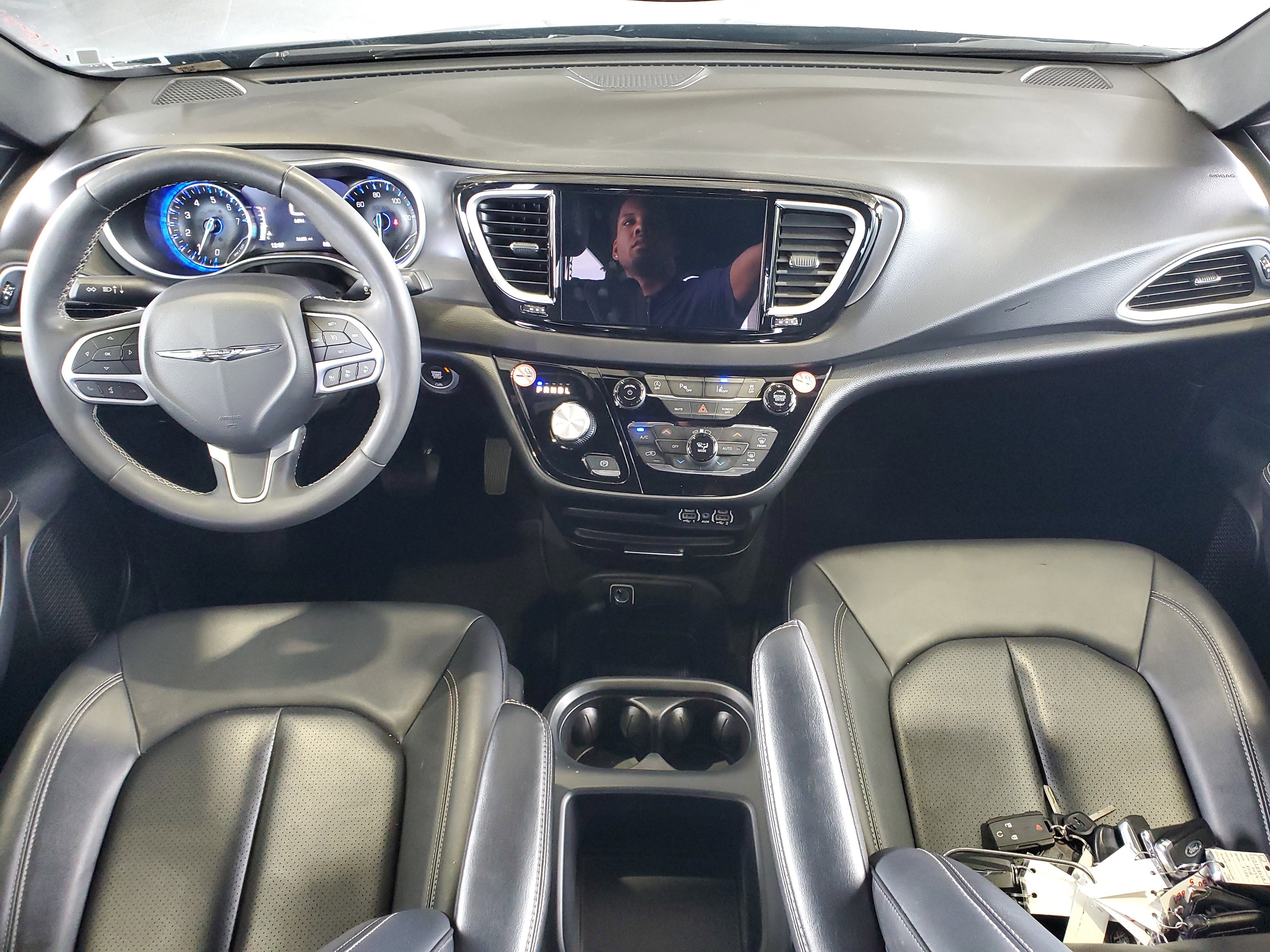 Used 2025 Chrysler Pacifica Select FWD image 11