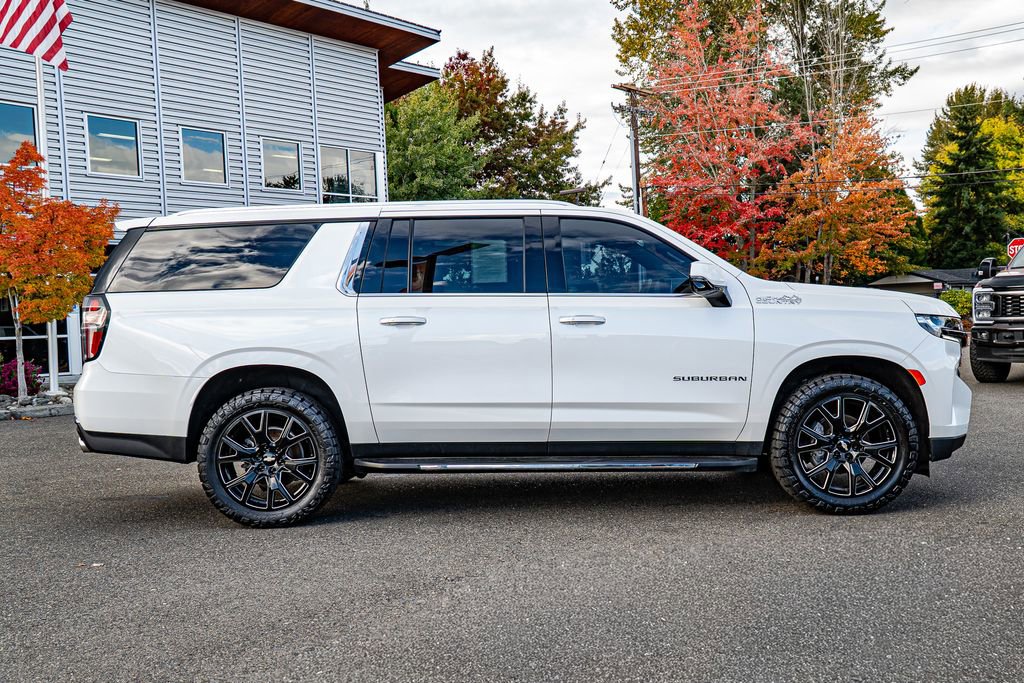 Used 2022 Chevrolet Suburban High Country image 2