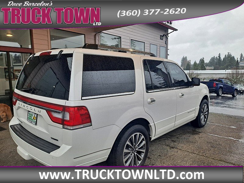Used 2015 Lincoln Navigator 4WD image 3