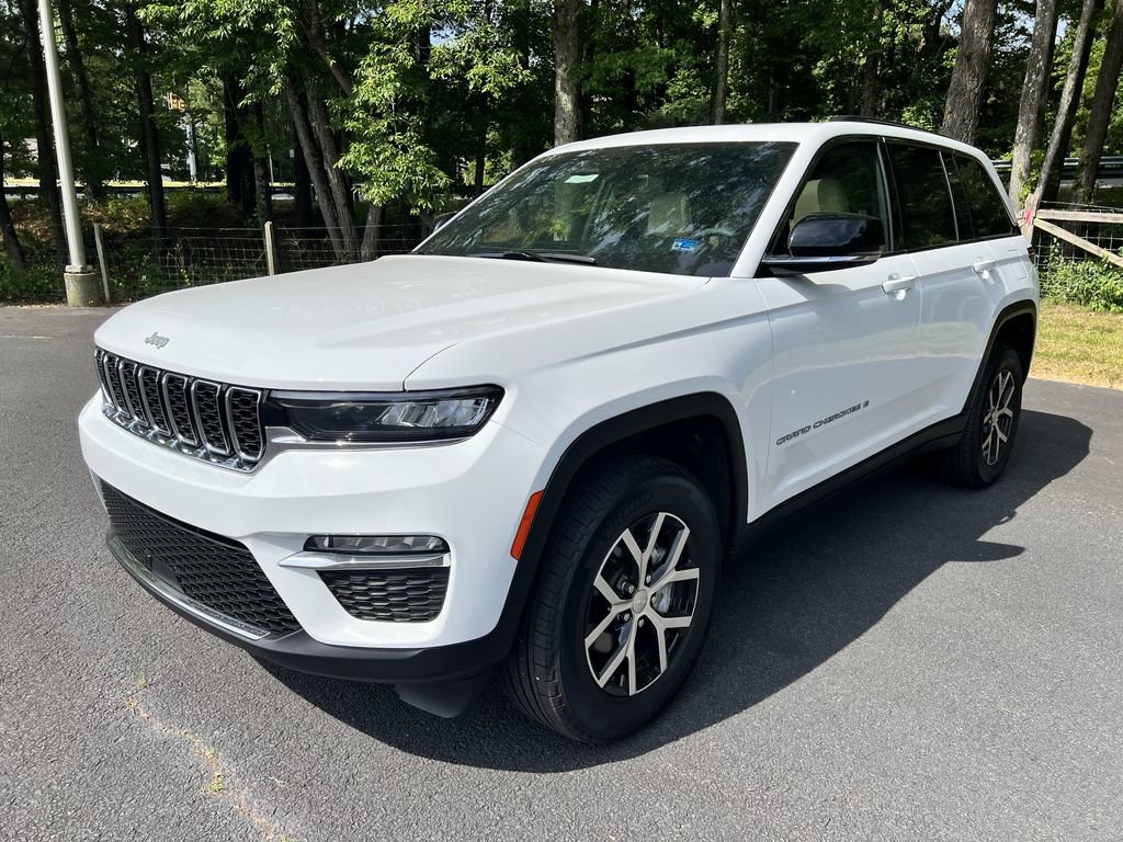 Certified 2025 Jeep Grand Cherokee Limited AWD/4WD image 7