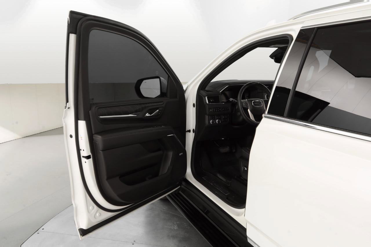 Used 2023 GMC Yukon XL Denali w/ Denali Reserve Package image 11
