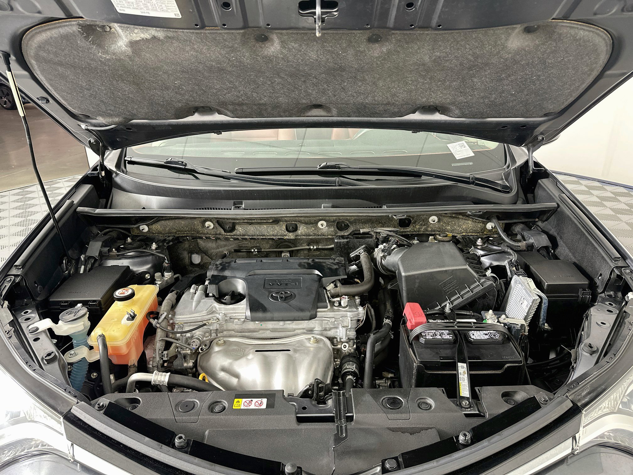 Used 2018 Toyota RAV4 LE w/ All Weather Liner Package FWD image 31