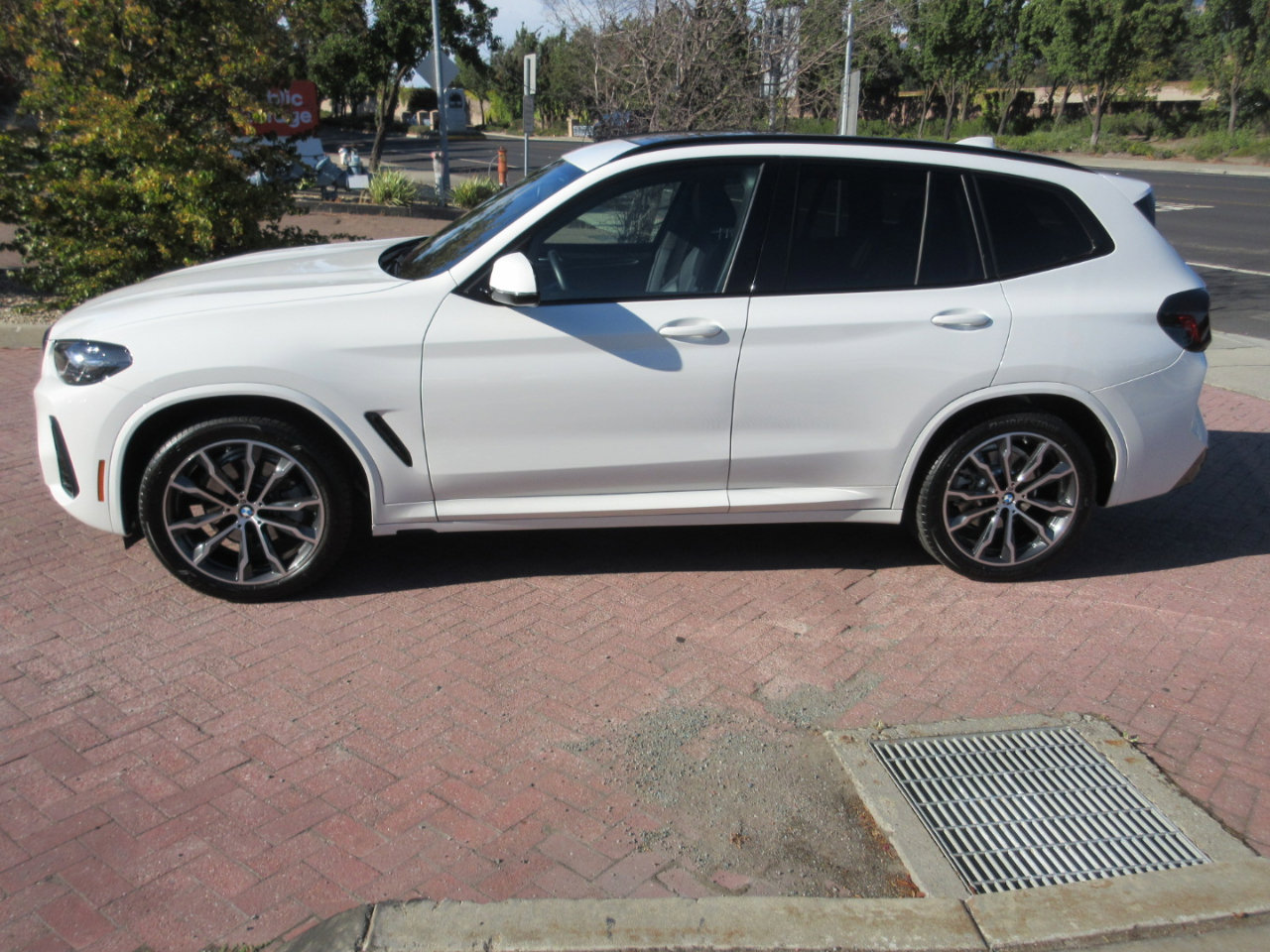Used 2023 BMW X3 xDrive30i w/ M Sport Package image 3