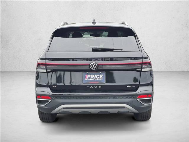 Used 2025 Volkswagen Taos SE AWD/4WD image 7