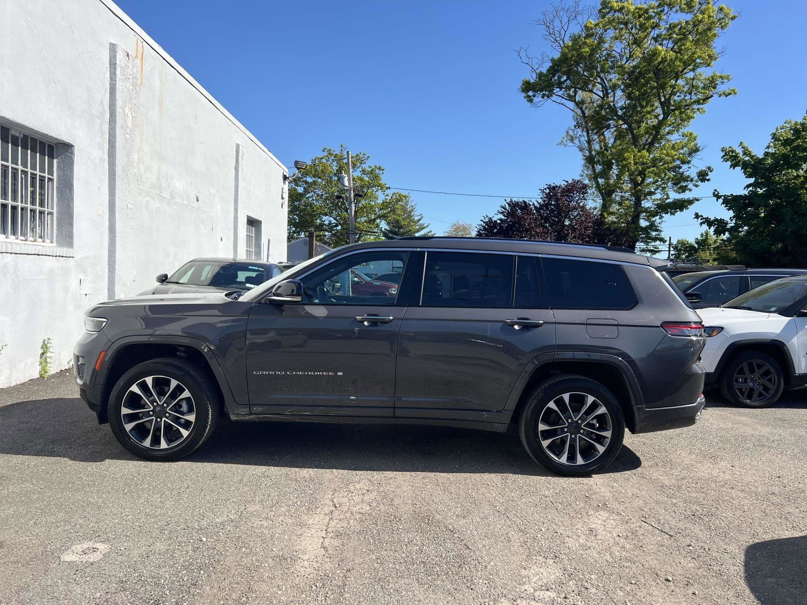 Used 2023 Jeep Grand Cherokee L Overland AWD/4WD image 9