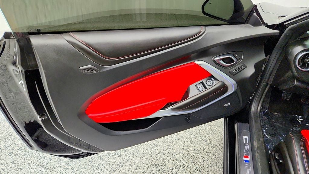Used 2017 Chevrolet Camaro SS RWD image 11