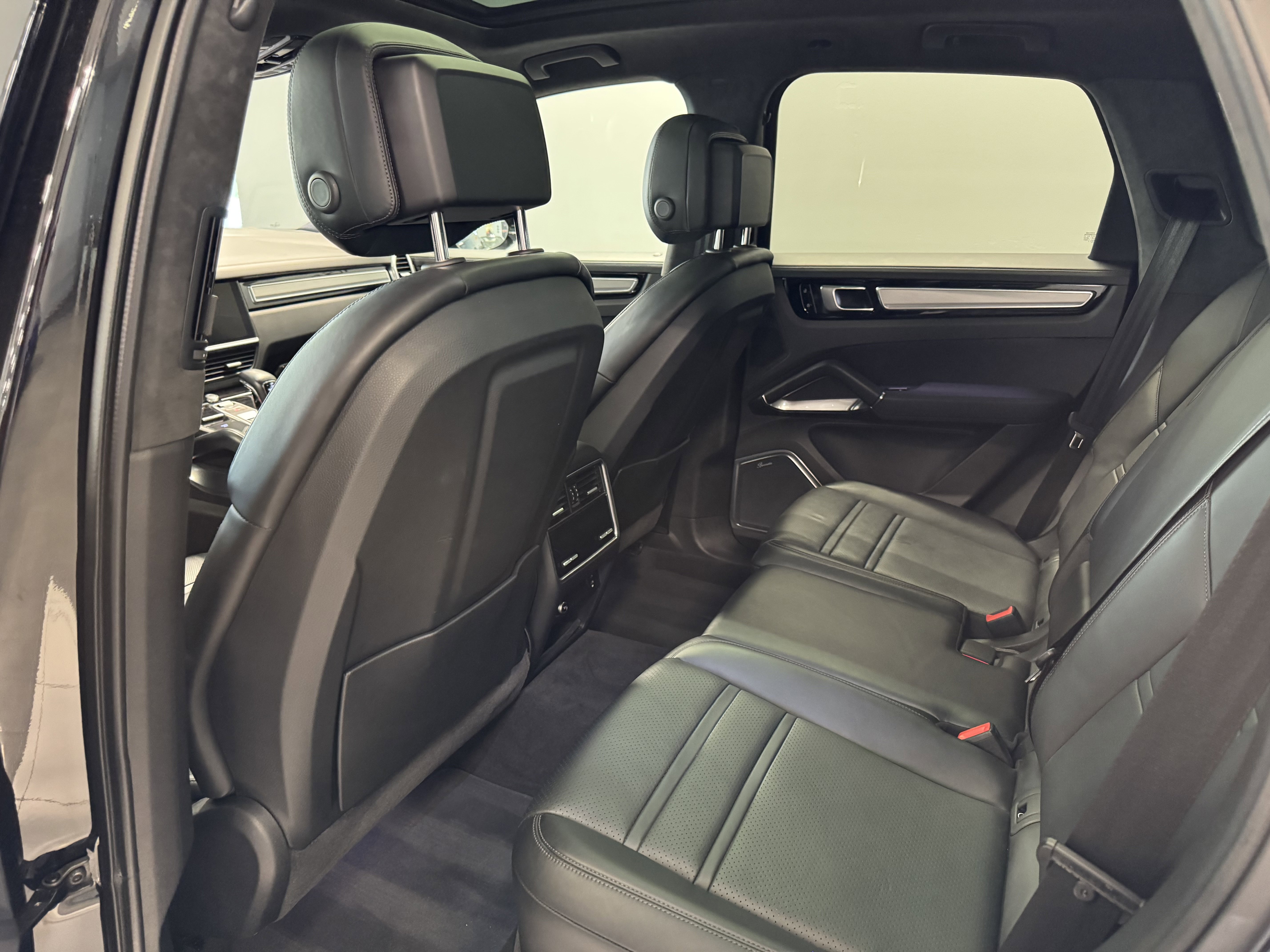 Used 2021 Porsche Cayenne Turbo S image 14