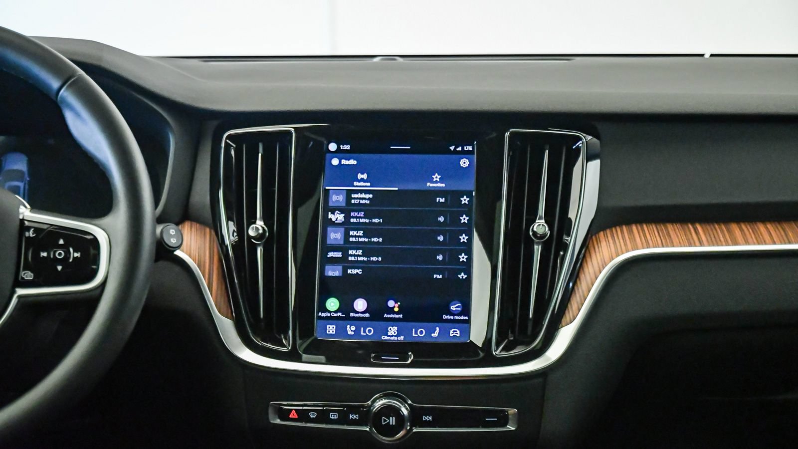 Certified 2025 Volvo V60 B5 Cross Country Plus AWD/4WD image 14
