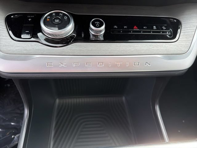 New 2026 Ford Expedition Max Platinum w/ Driver's Package AWD/4WD image 14