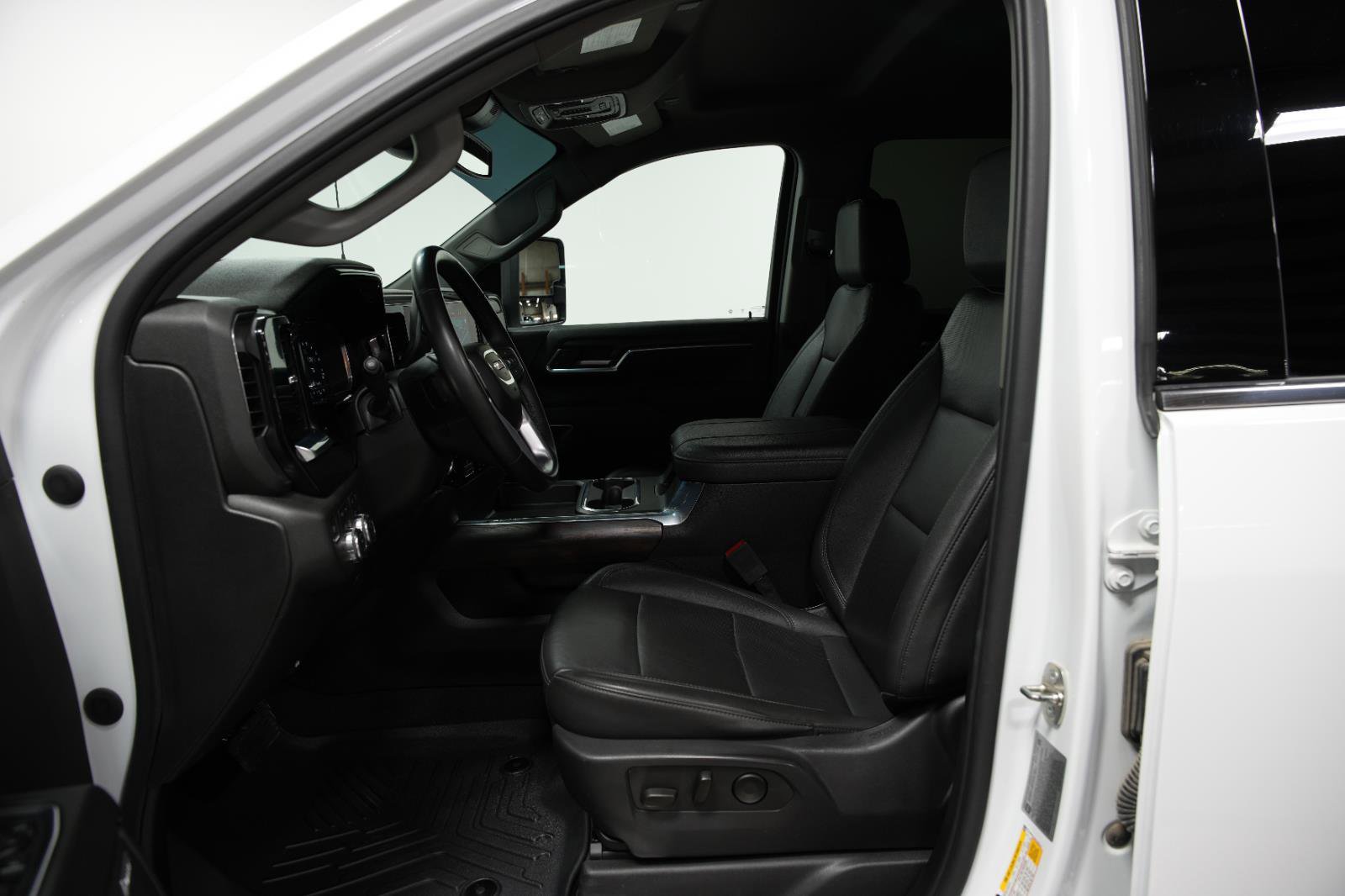 Used 2024 GMC Sierra 2500 SLT w/ SLT Convenience Package image 25