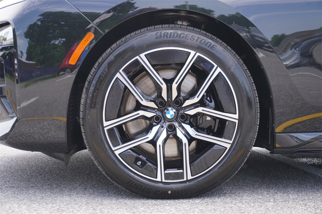 New 2025 BMW 740i w/ Executive Package image 32