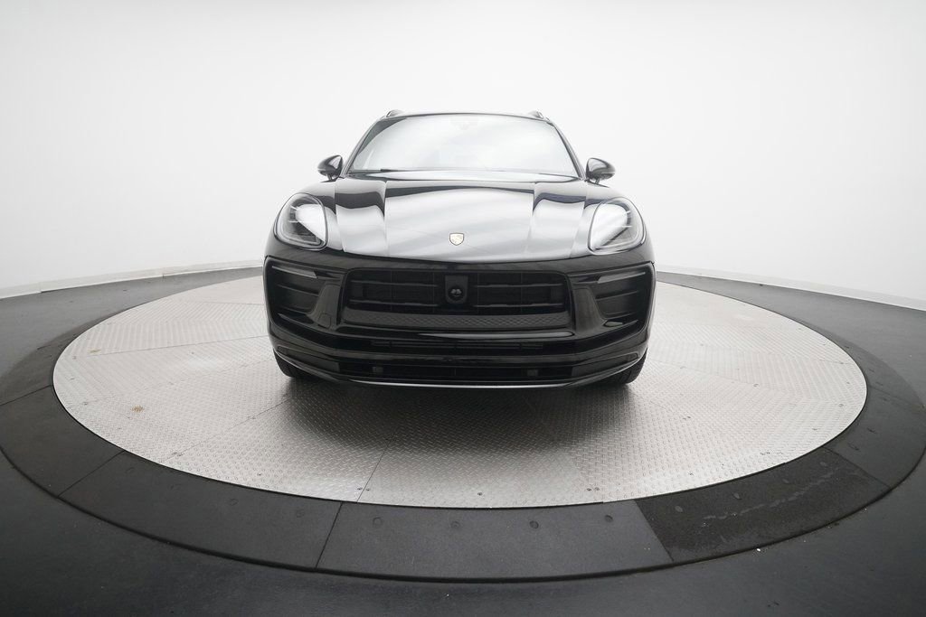 Certified 2026 Porsche Macan image 7