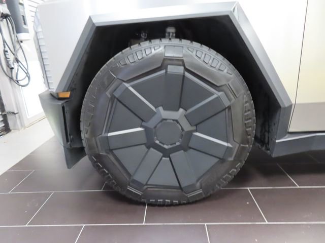 Used 2024 Tesla Cybertruck AWD Crew Cab image 9