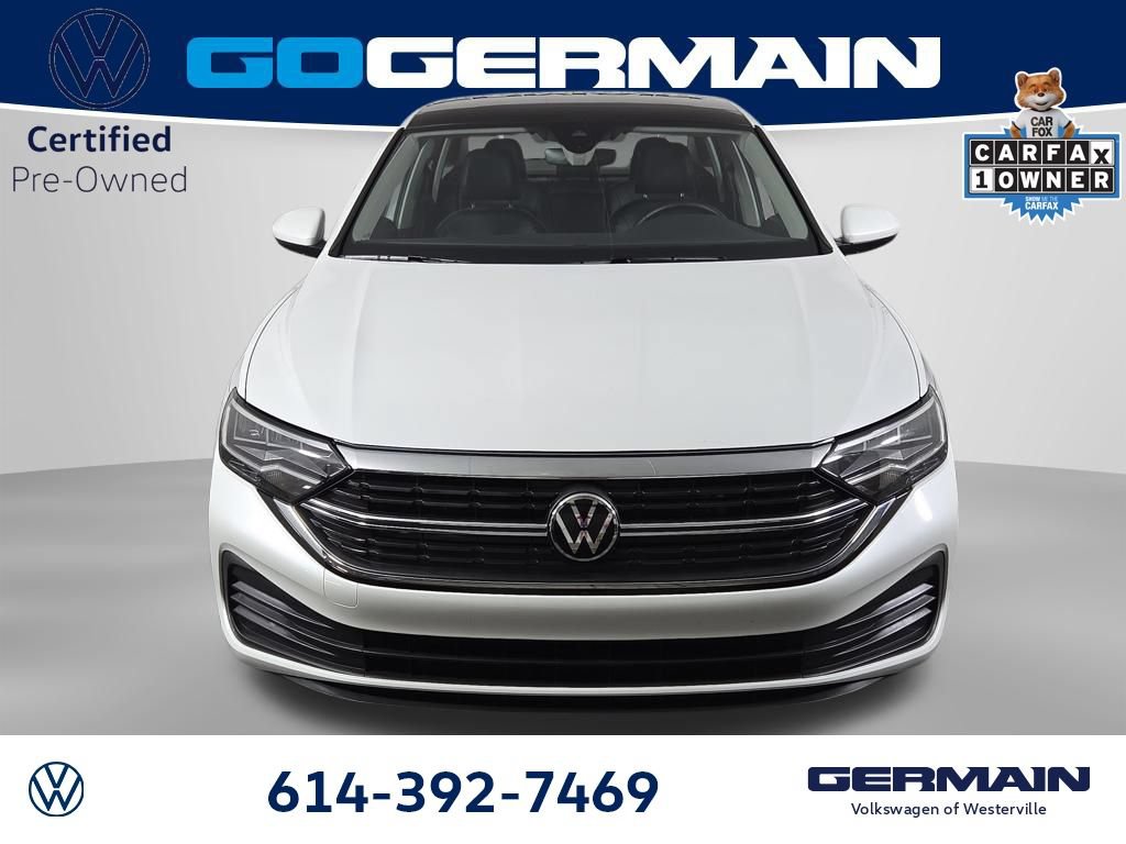 Used 2024 Volkswagen Jetta SE w/ Panoramic Sunroof Package FWD image 2