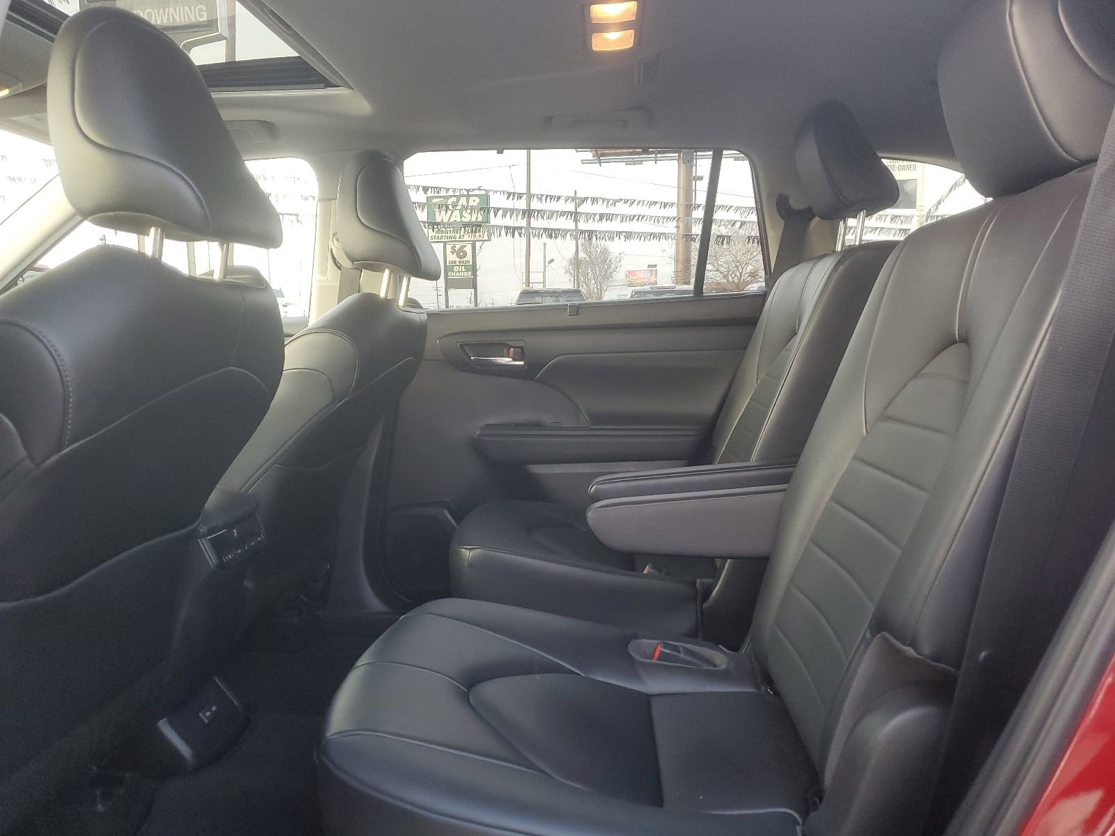 Used 2023 Toyota Highlander XLE image 12