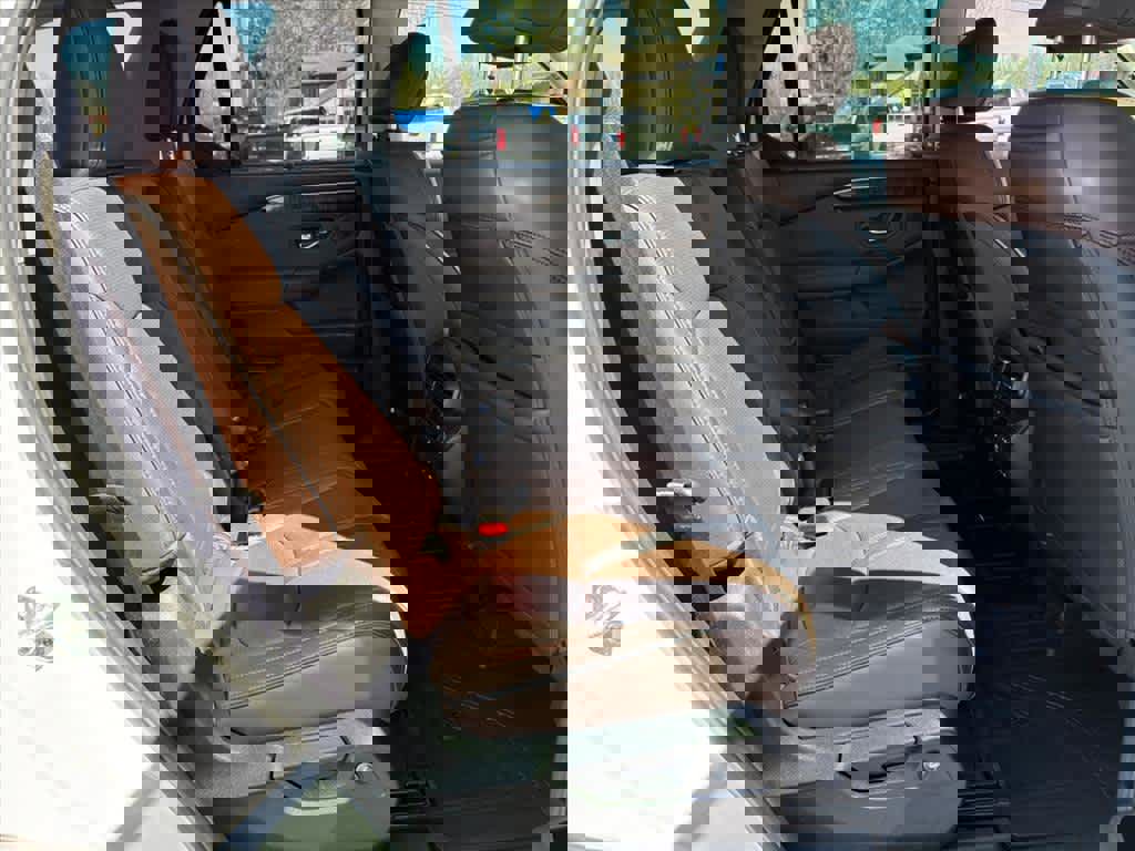 Used 2025 Honda Pilot Elite image 7