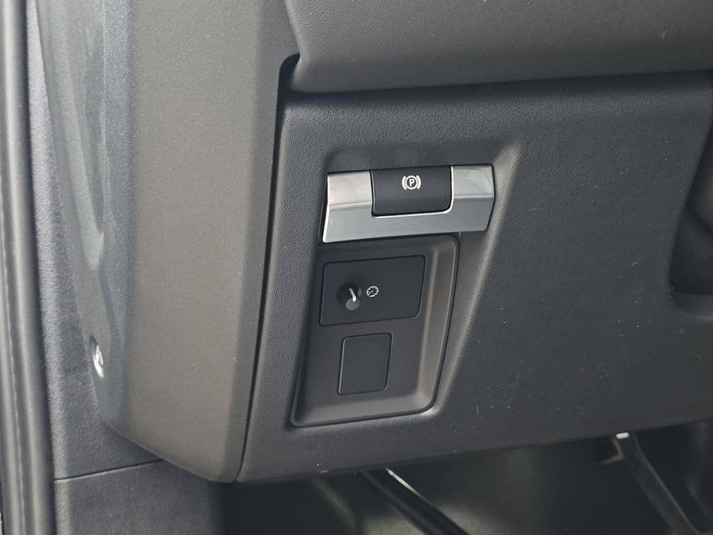 New 2026 Land Rover Defender 110 V8 AWD/4WD image 13