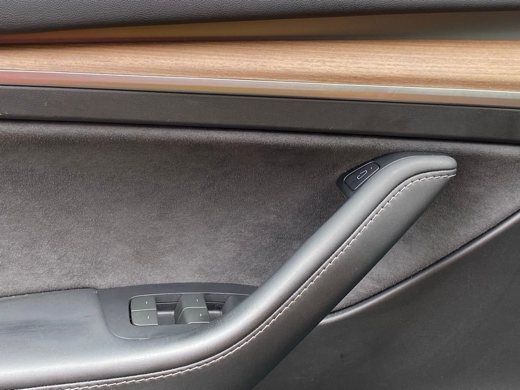 Used 2023 Tesla Model Y 2WD image 32