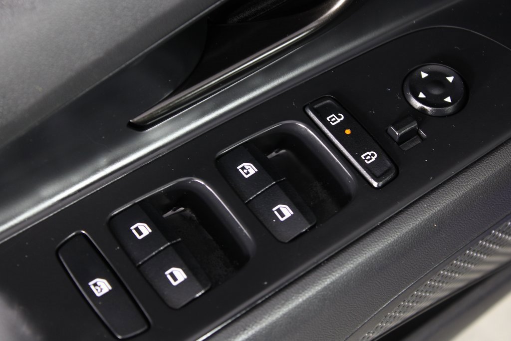 Certified 2025 Hyundai Elantra Sport image 18