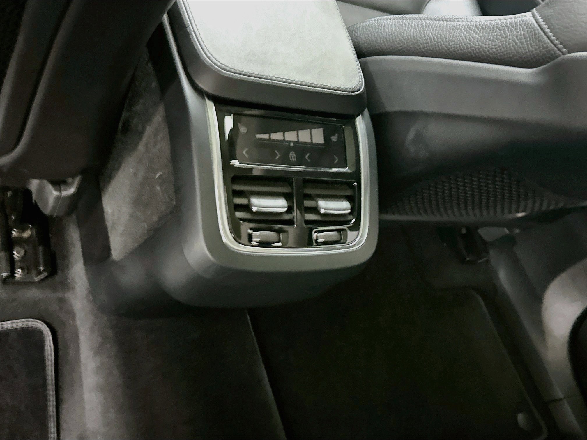 Used 2023 Volvo XC90 B5 Plus AWD/4WD image 29